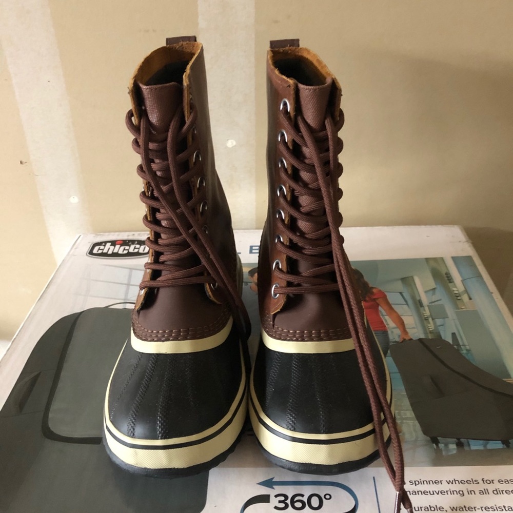Sorel boots with felt inner